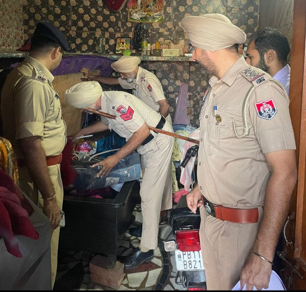 Patiala police seized 75 grams of drug powder from drug smugglers